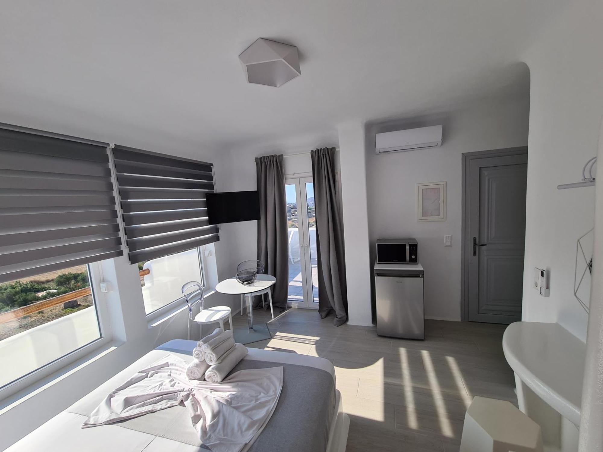 Ariadne'S Crown Luxury Suites With Private Pool Vívlos 外观 照片
